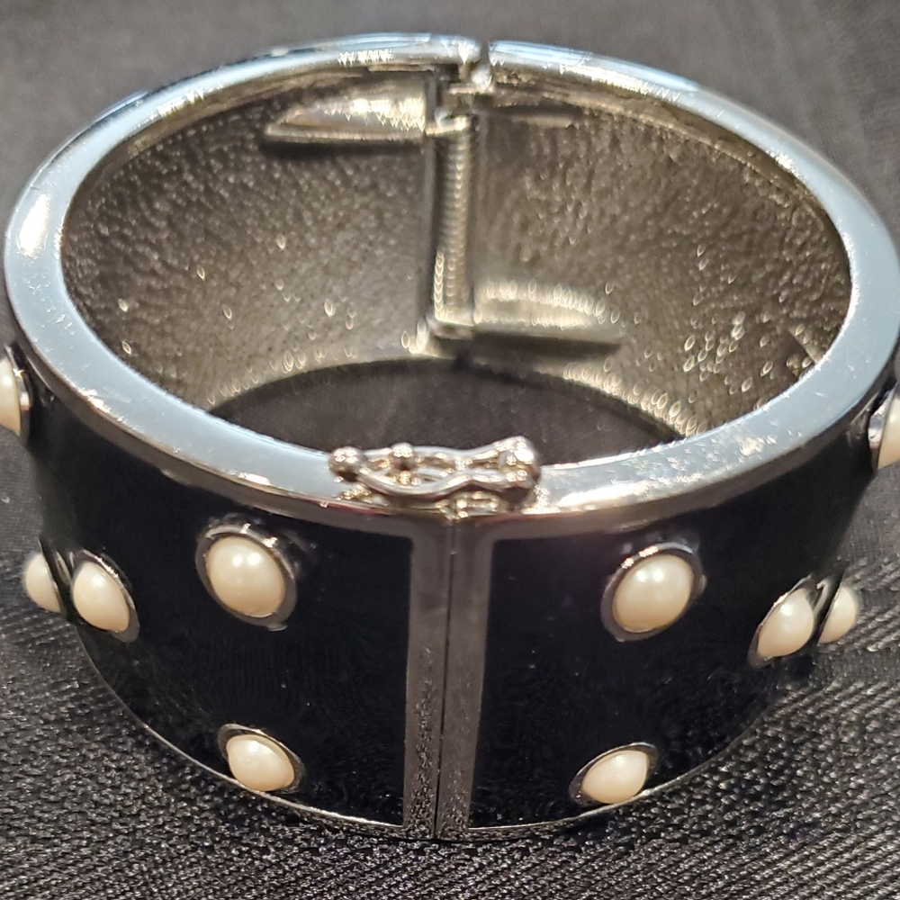 Ann Taylor Bracelet Black & Pearl